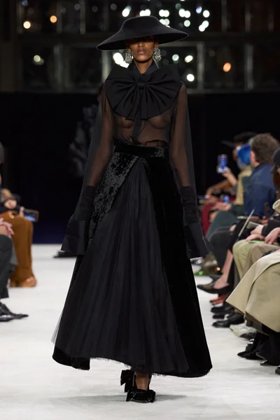 Look 49